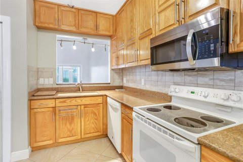 Condo in Altamonte Springs, Florida, 3 bedrooms № 2322677 - photo 19