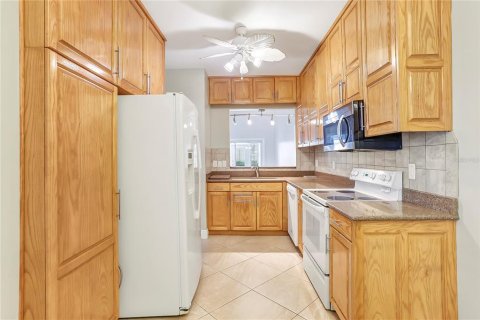 Condo in Altamonte Springs, Florida, 3 bedrooms № 2322677 - photo 18