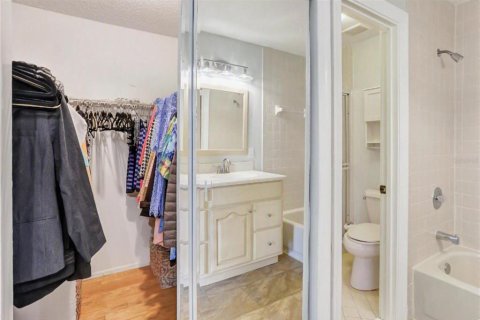 Condo in Altamonte Springs, Florida, 3 bedrooms № 2322677 - photo 16