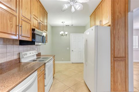 Condo in Altamonte Springs, Florida, 3 bedrooms № 2322677 - photo 17