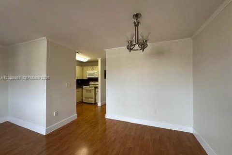 Apartamento en alquiler en Miami, Florida, 1 dormitorio, 66.05 m2 № 2170934 - foto 10