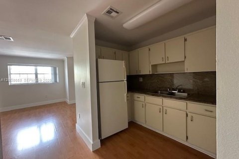 Apartamento en alquiler en Miami, Florida, 1 dormitorio, 66.05 m2 № 2170934 - foto 3