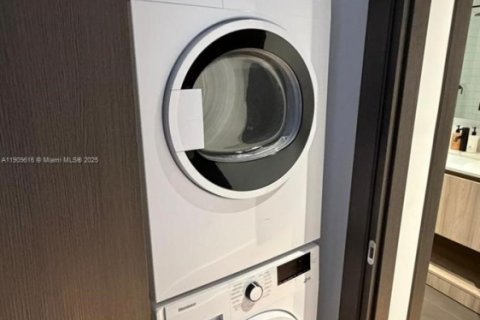 Купить кондоминиум в Майами, Флорида 41.06м2, № 1965579 - фото 7