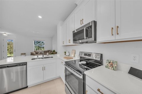 Townhouse in Sarasota, Florida 3 bedrooms, 164.99 sq.m. № 2100782 - photo 11