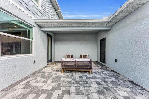 Townhouse in Sarasota, Florida 3 bedrooms, 164.99 sq.m. № 2100782 - photo 17