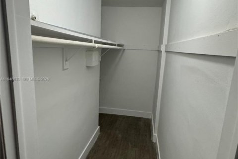 Condo in Hallandale Beach, Florida, 1 bedroom  № 2004524 - photo 7