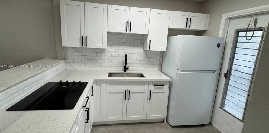 Condo in Hallandale Beach, Florida, 1 bedroom  № 2004524