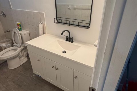 Condo in Hallandale Beach, Florida, 1 bedroom  № 2004524 - photo 5