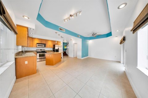 Adosado en venta en Miami, Florida, 3 dormitorios, 125.05 m2 № 1814268 - foto 5