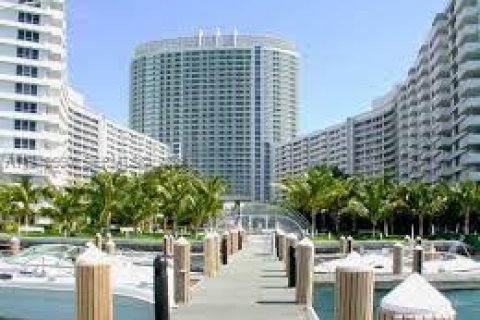 Condo in Miami Beach, Florida, 1 bedroom  № 2001685 - photo 2