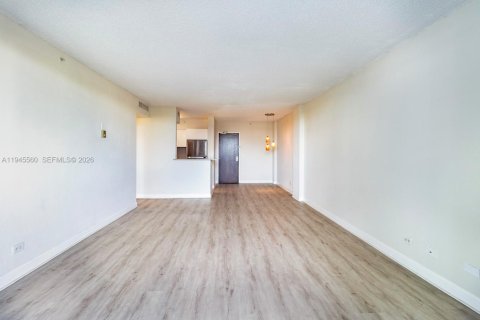 Condo in Miami Beach, Florida, 1 bedroom  № 2001685 - photo 15