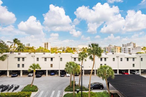 Condo in Miami Beach, Florida, 1 bedroom  № 2001685 - photo 10