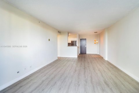 Condo in Miami Beach, Florida, 1 bedroom  № 2001685 - photo 16