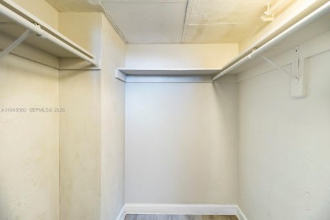 Condo in Miami Beach, Florida, 1 bedroom  № 2001685 - photo 20