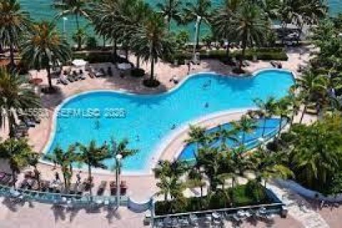 Condo in Miami Beach, Florida, 1 bedroom  № 2001685 - photo 3