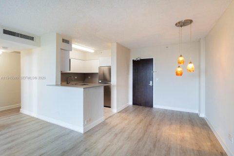 Condo in Miami Beach, Florida, 1 bedroom  № 2001685 - photo 13