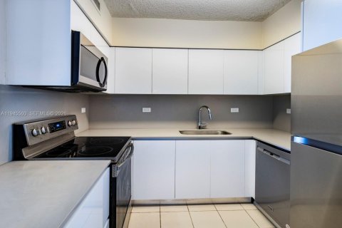 Condo in Miami Beach, Florida, 1 bedroom  № 2001685 - photo 12