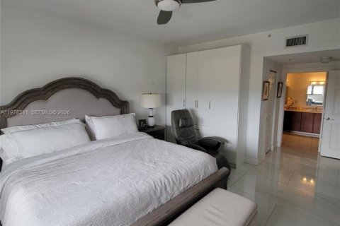 Copropriété à vendre à Coral Gables, Floride: 2 chambres, 107.02 m2 № 2059085 - photo 14