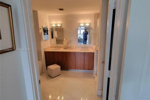 Copropriété à vendre à Coral Gables, Floride: 2 chambres, 107.02 m2 № 2059085 - photo 15