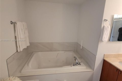 Copropriété à vendre à Coral Gables, Floride: 2 chambres, 107.02 m2 № 2059085 - photo 17