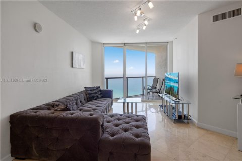 Condo in Sunny Isles Beach, Florida, 2 bedrooms  № 1978130 - photo 2