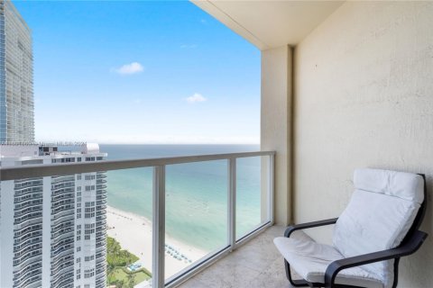 Condo in Sunny Isles Beach, Florida, 2 bedrooms  № 1978130 - photo 9