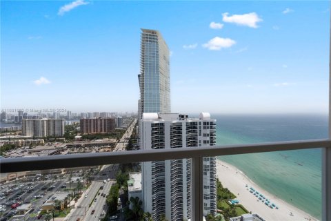 Condo in Sunny Isles Beach, Florida, 2 bedrooms  № 1978130 - photo 3