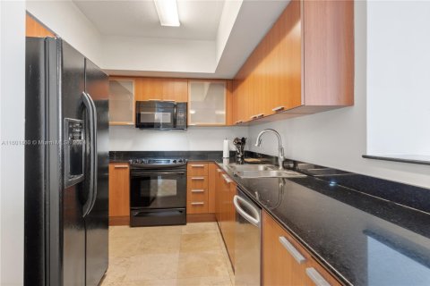 Condo in Sunny Isles Beach, Florida, 2 bedrooms  № 1978130 - photo 7