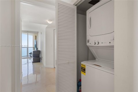 Condo in Sunny Isles Beach, Florida, 2 bedrooms  № 1978130 - photo 12