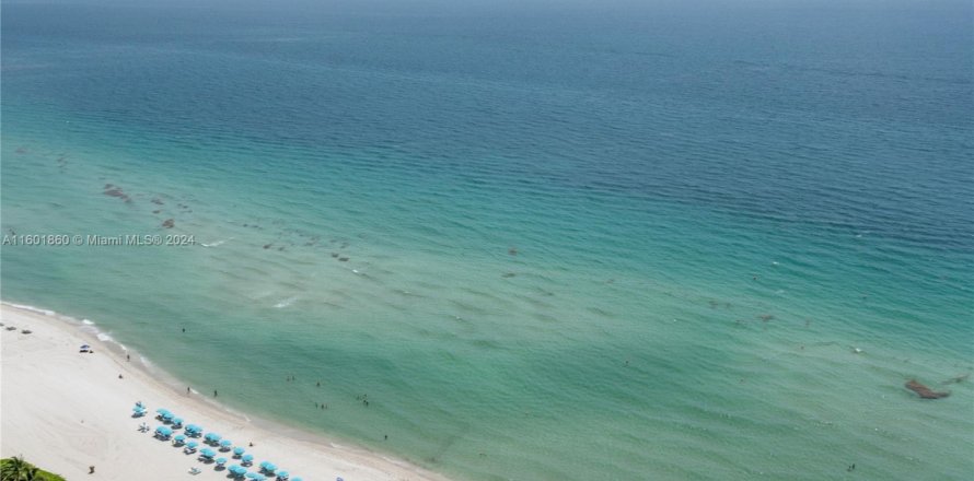 Condo in Sunny Isles Beach, Florida, 2 bedrooms  № 1978130