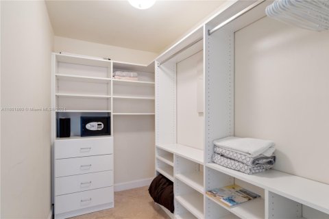 Condo in Sunny Isles Beach, Florida, 2 bedrooms  № 1978130 - photo 11