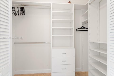 Condo in Sunny Isles Beach, Florida, 2 bedrooms  № 1978130 - photo 17