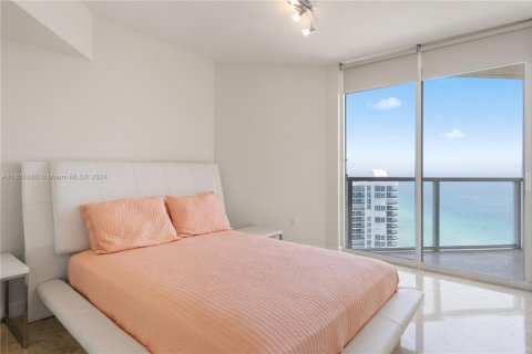 Condo in Sunny Isles Beach, Florida, 2 bedrooms  № 1978130 - photo 15