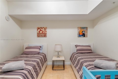 Condo in Sunny Isles Beach, Florida, 2 bedrooms  № 1978130 - photo 13