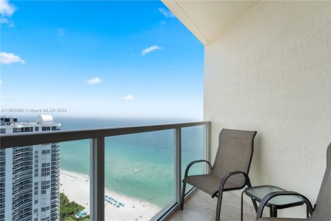 Condo in Sunny Isles Beach, Florida, 2 bedrooms  № 1978130 - photo 16