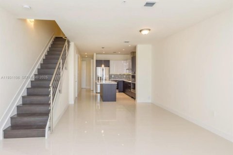 Снять в аренду кондоминиум в Дорал, Флорида 3 спальни, 165.46м2, № 1989784 - фото 5