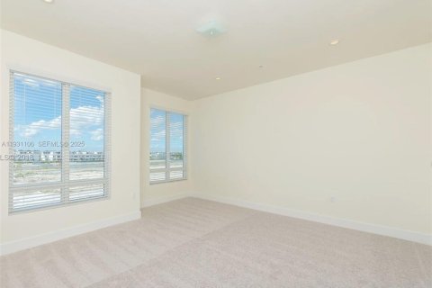 Снять в аренду кондоминиум в Дорал, Флорида 3 спальни, 165.46м2, № 1989784 - фото 9