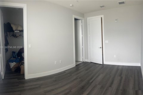 Снять в аренду кондоминиум в Дорал, Флорида 3 спальни, 165.46м2, № 1989784 - фото 15