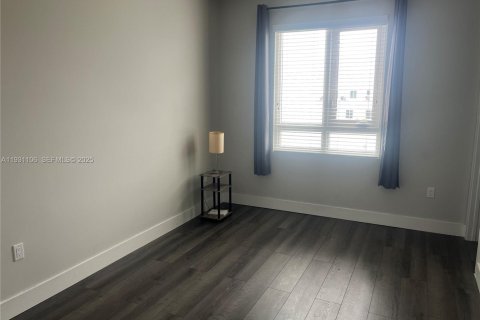 Снять в аренду кондоминиум в Дорал, Флорида 3 спальни, 165.46м2, № 1989784 - фото 16