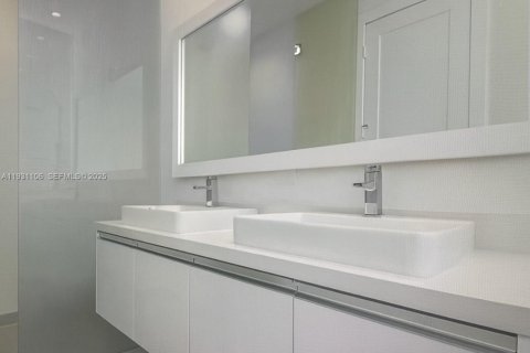 Снять в аренду кондоминиум в Дорал, Флорида 3 спальни, 165.46м2, № 1989784 - фото 10