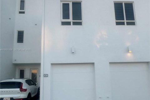 Снять в аренду кондоминиум в Дорал, Флорида 3 спальни, 165.46м2, № 1989784 - фото 18