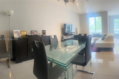 Снять в аренду кондоминиум в Дорал, Флорида 3 спальни, 165.46м2, № 1989784 - фото 6