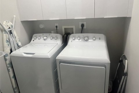 Снять в аренду кондоминиум в Дорал, Флорида 3 спальни, 165.46м2, № 1989784 - фото 19