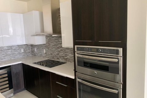 Снять в аренду кондоминиум в Дорал, Флорида 3 спальни, 165.46м2, № 1989784 - фото 8