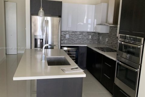 Снять в аренду кондоминиум в Дорал, Флорида 3 спальни, 165.46м2, № 1989784 - фото 7