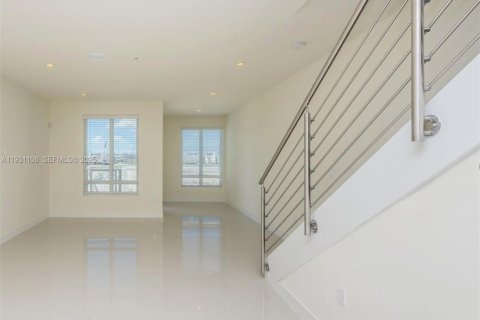 Снять в аренду кондоминиум в Дорал, Флорида 3 спальни, 165.46м2, № 1989784 - фото 3