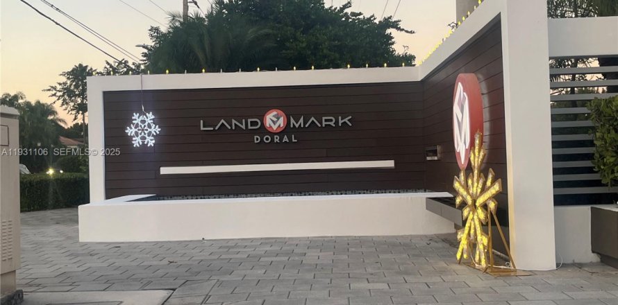 Кондоминиум с 3 спальнями в Дорал, Флорида в LANDMARK № 1989784