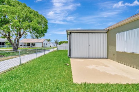 House in Boynton Beach, Florida 3 bedrooms, 122.17 sq.m. № 1224558 - photo 1