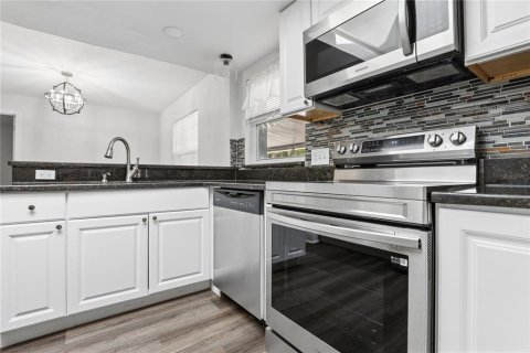 Casa en venta en Orlando, Florida, 4 dormitorios, 162.67 m2 № 2203673 - foto 13