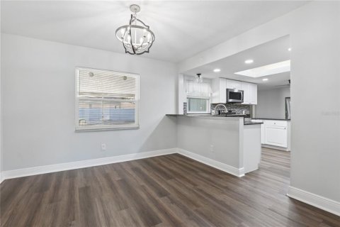Casa en venta en Orlando, Florida, 4 dormitorios, 162.67 m2 № 2203673 - foto 10